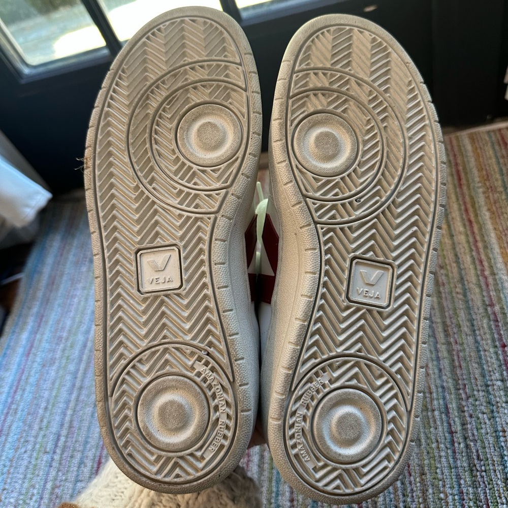 Veja NEARLY NEW V-12 white marsala náutico leather low top sneaker -8.5 (40 EU) - Picture 15 of 16